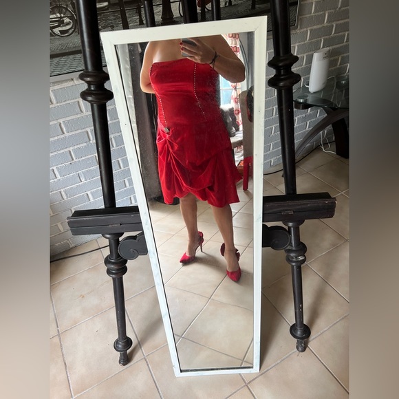 Red satin Christmas mini dress - Picture 3 of 4